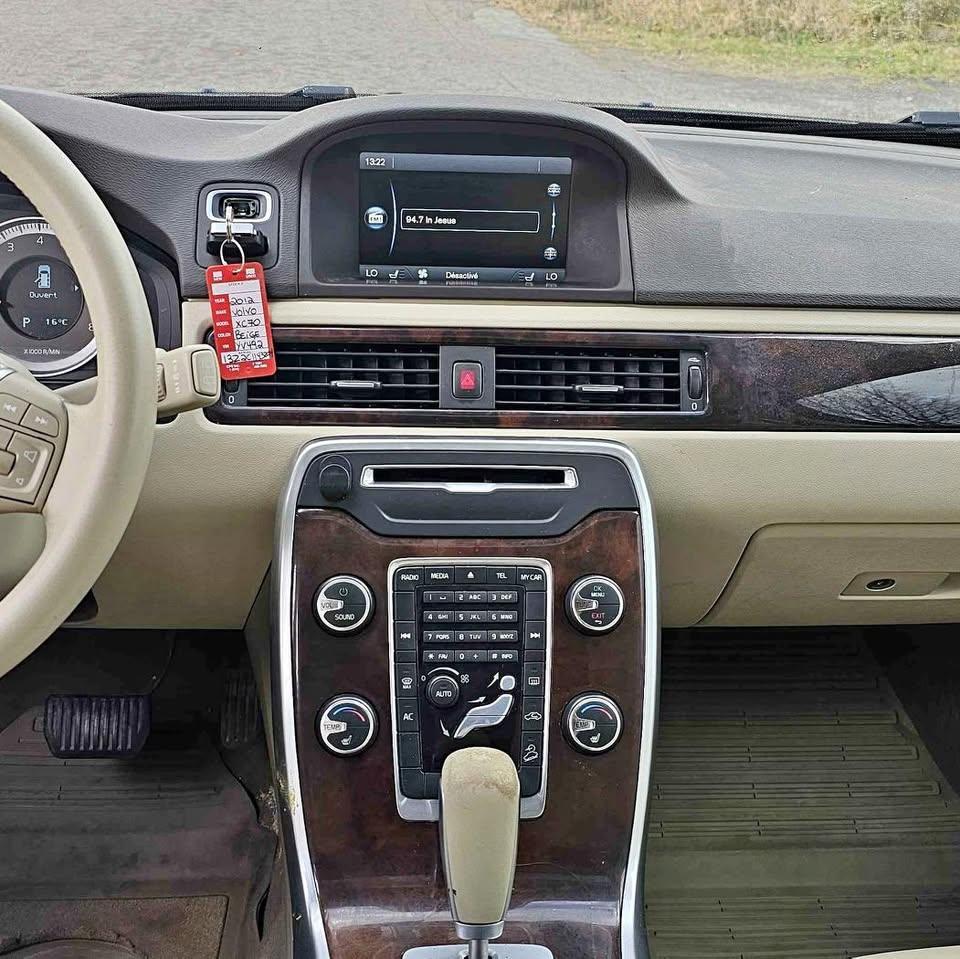 Volvo XC70 2012 - Image 10