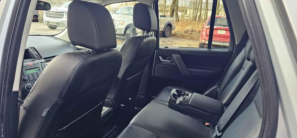 Land Rover LR2 2010 - Image 9