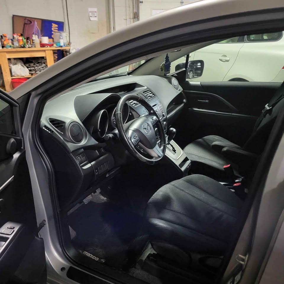 Mazda MAZDA5 2012 - Image 2