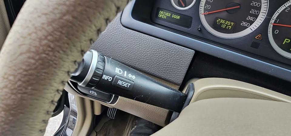 Volvo XC90 2012 - Image 9