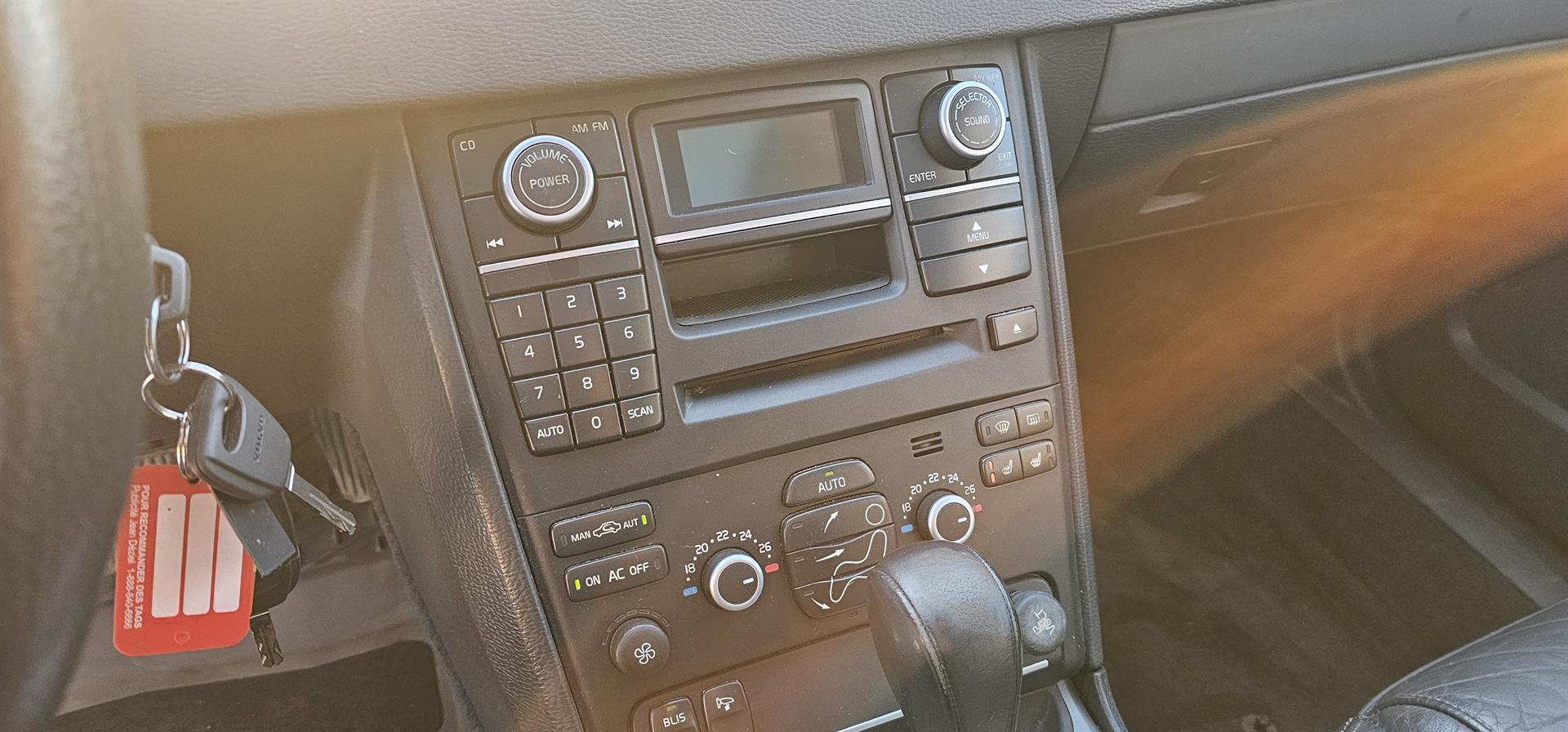 Volvo XC90 2010 - Image 12