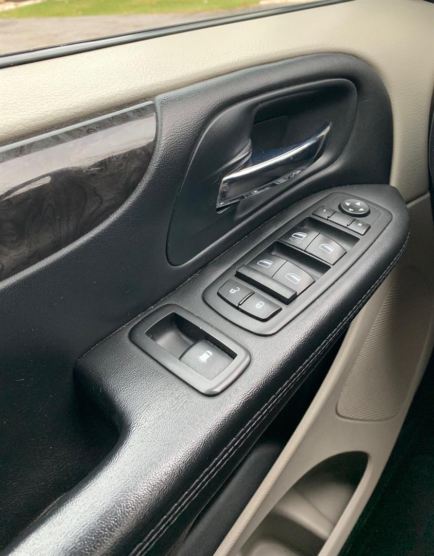 Dodge Grand Caravan 2015 - Image 17