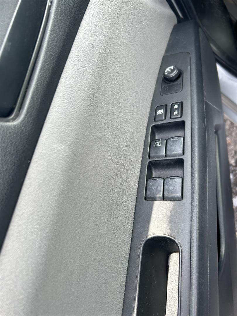 Nissan Sentra 2011 - Image 6